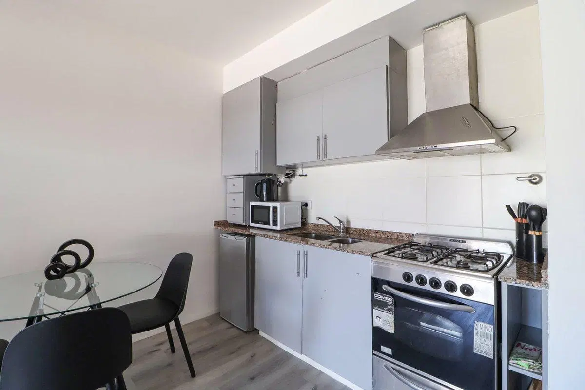 MONOAMBIENTE CON BALCÓN Y 2 ESPACIOS GUARDACOCHE 5