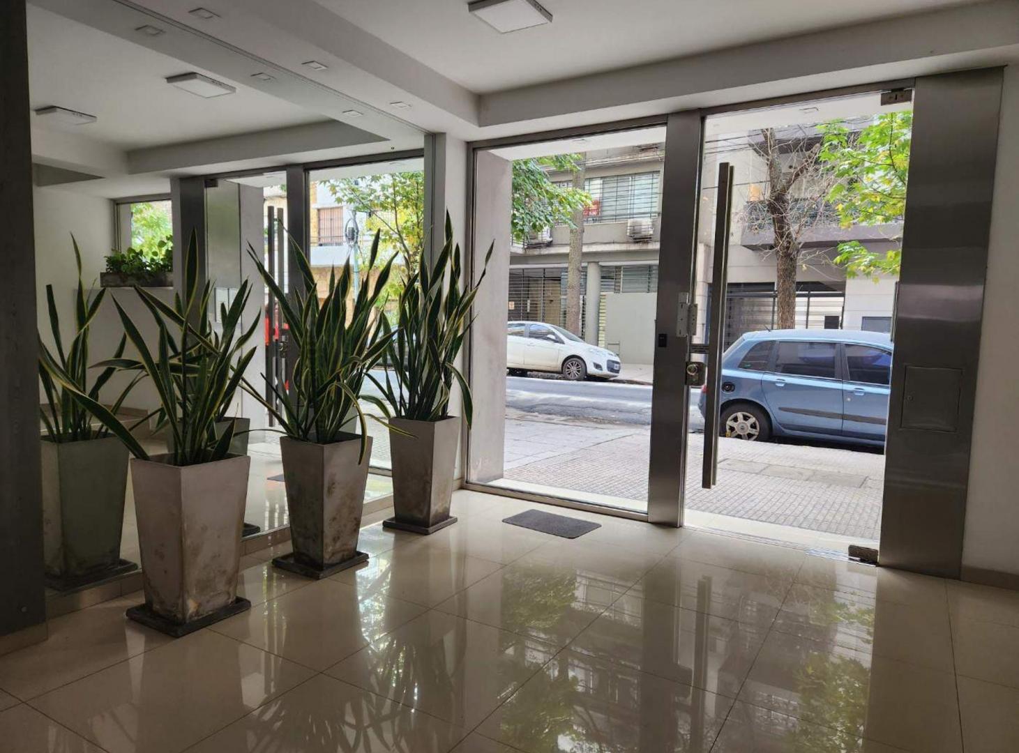 Alquiler Monoambiente con balcón V. Urquiza R