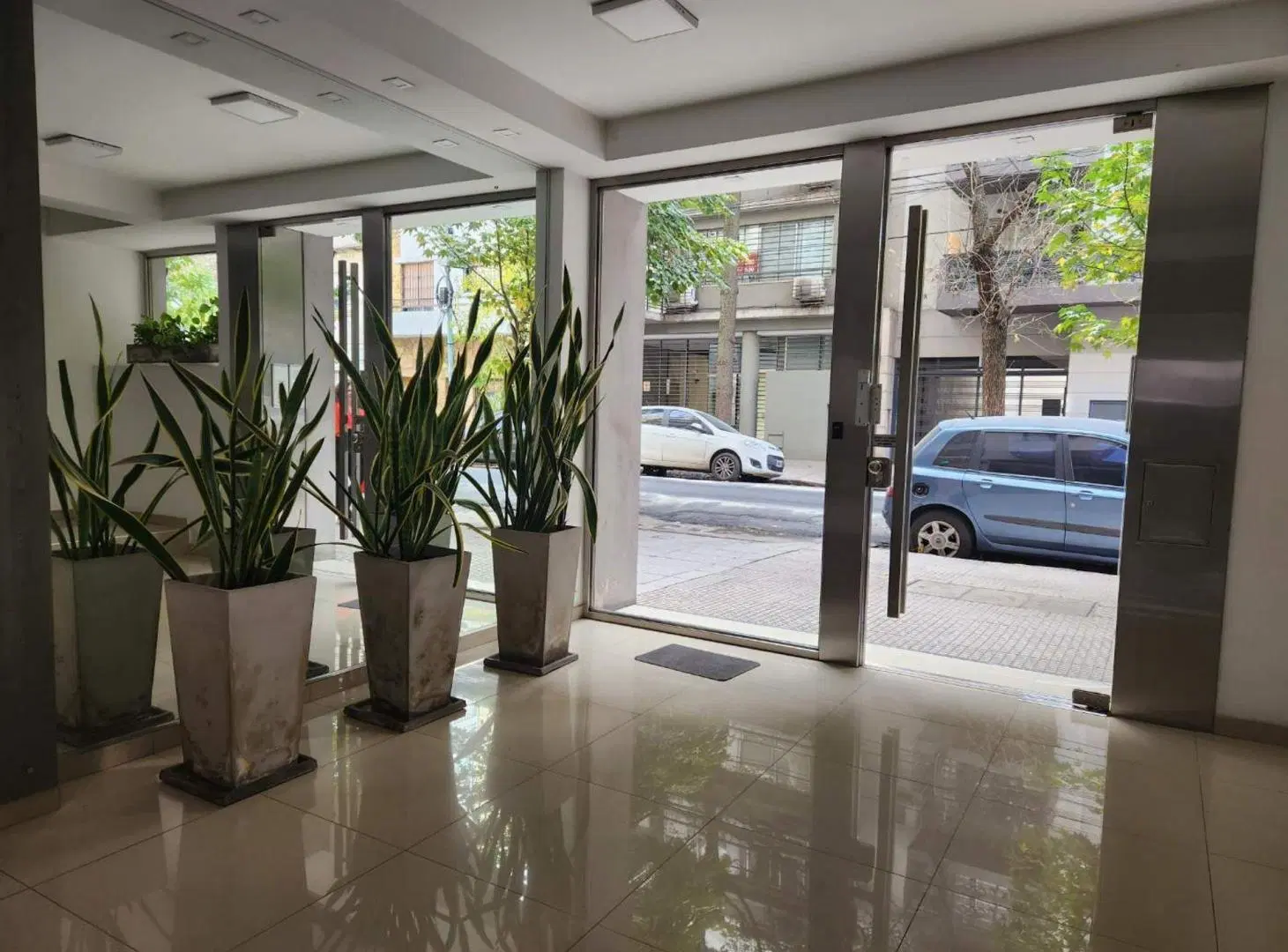 Alquiler Monoambiente con balcón V. Urquiza R 4