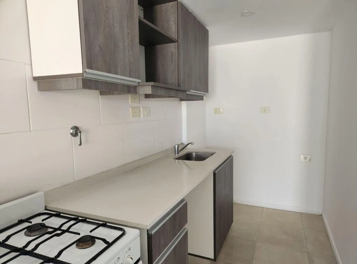 Alquiler Monoambiente con balcón V. Urquiza R 3