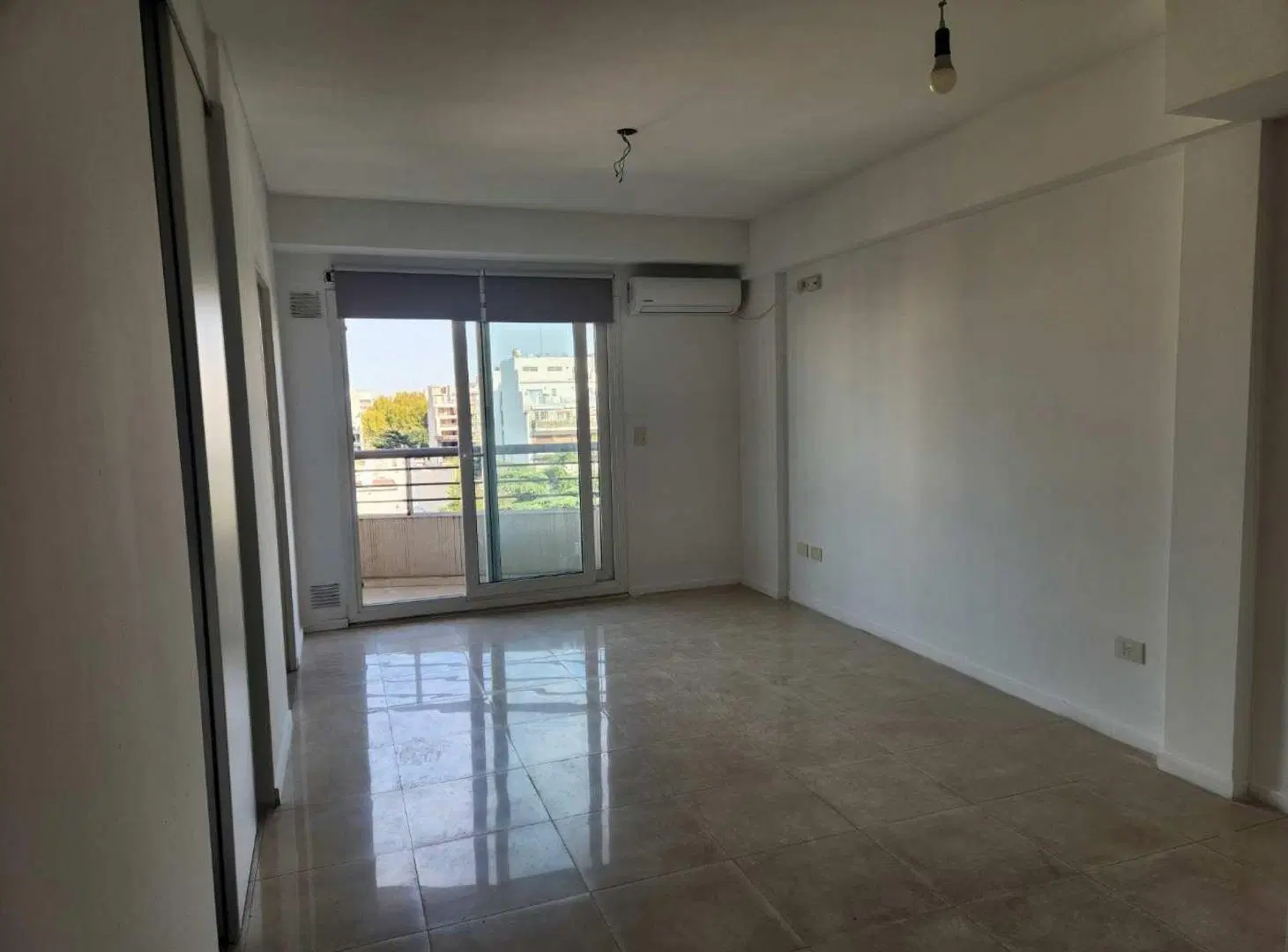 Alquiler Monoambiente con balcón V. Urquiza R 5
