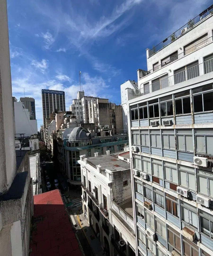 Venta de piso de 3 amb con balcon en B San nicolas 5