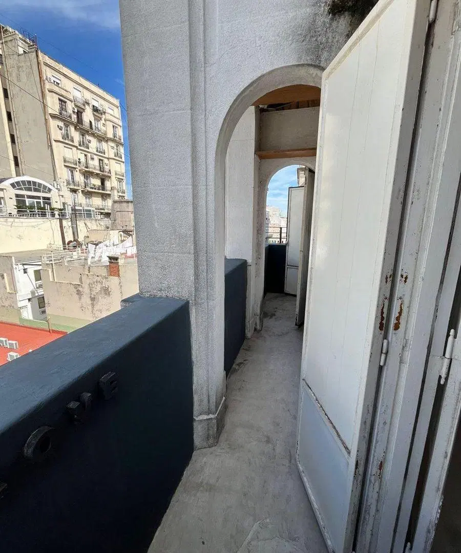 Venta de piso de 3 amb con balcon en B San nicolas 3