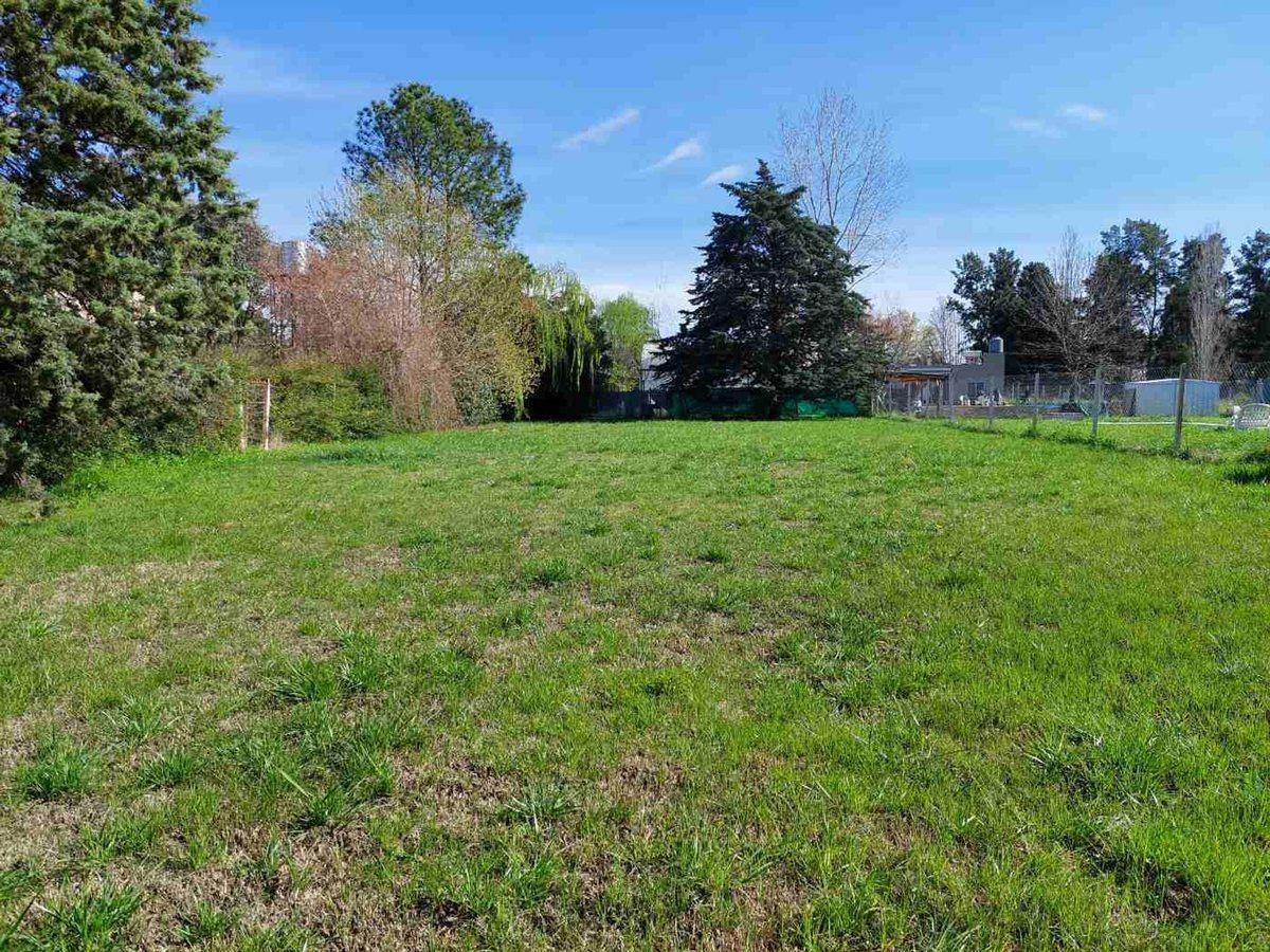 Lote en venta Barrio Pque. Exaltación semicerrado
