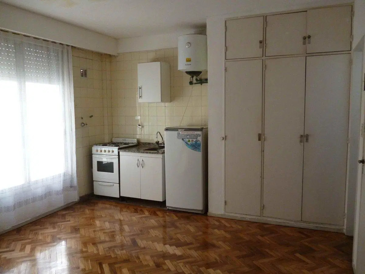 Monoambiente . Cocina kitchenette. Baño Completo . 2