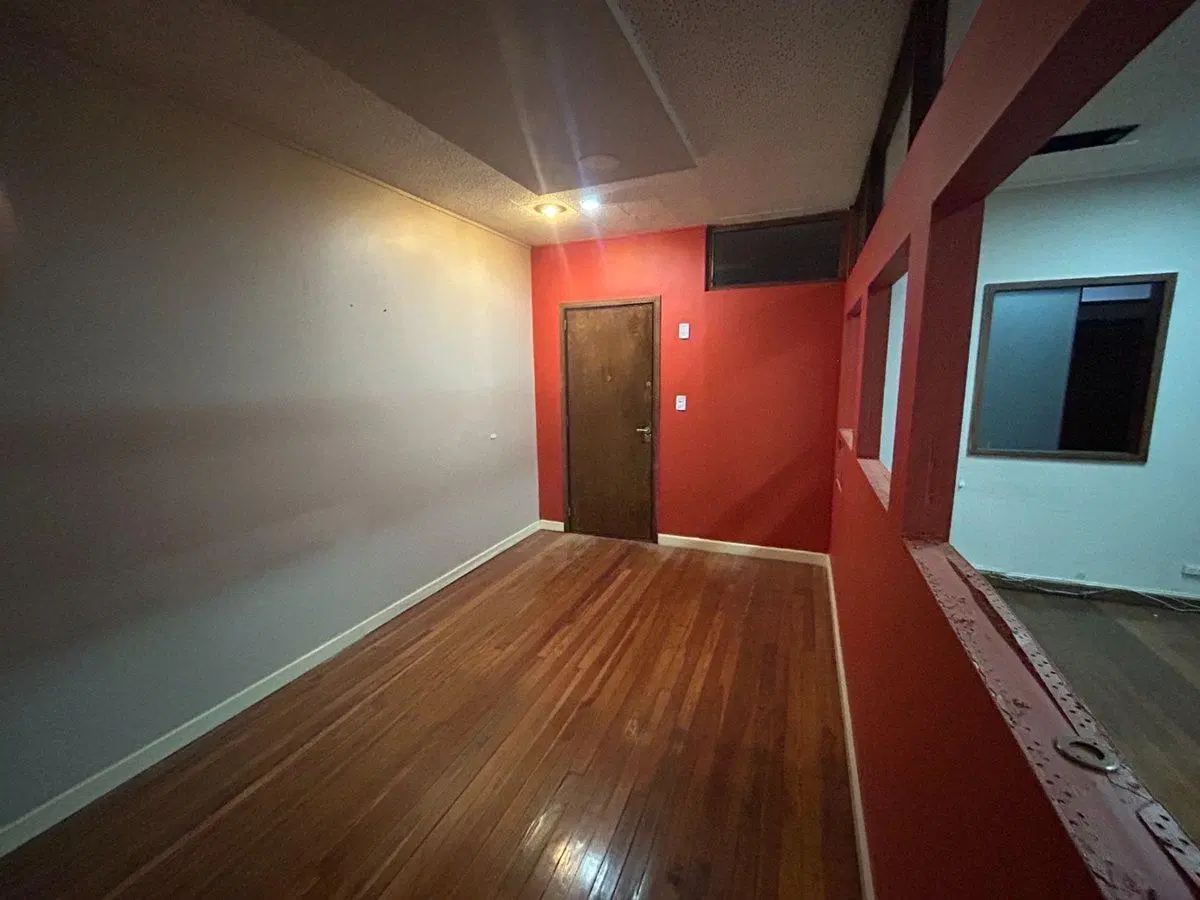 VENDE OFICINA 5 DESPACHOS MICROCENTRO 3