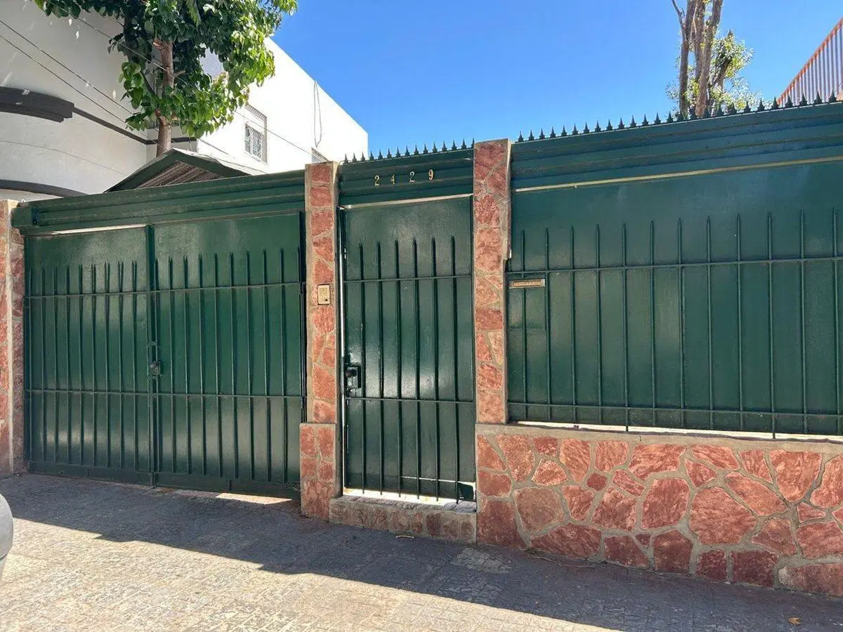 CASA CON JARDIN Y PILETA +DEPARTAMENTO- EXCELENTE 3