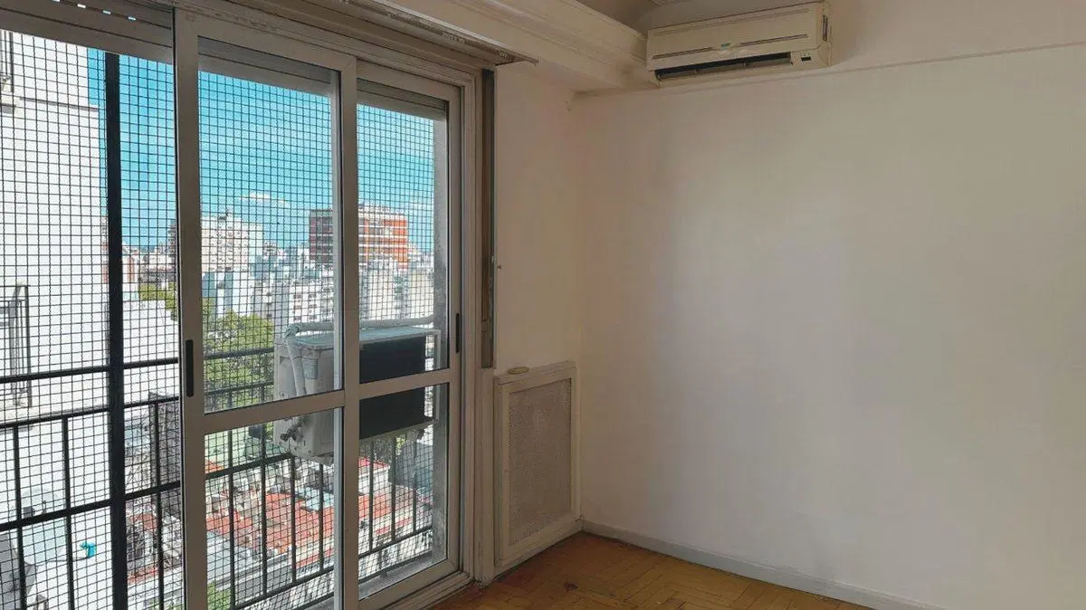 VENTA Semipiso 4 ambientes / ACEPTA PERMUTA Flores 3