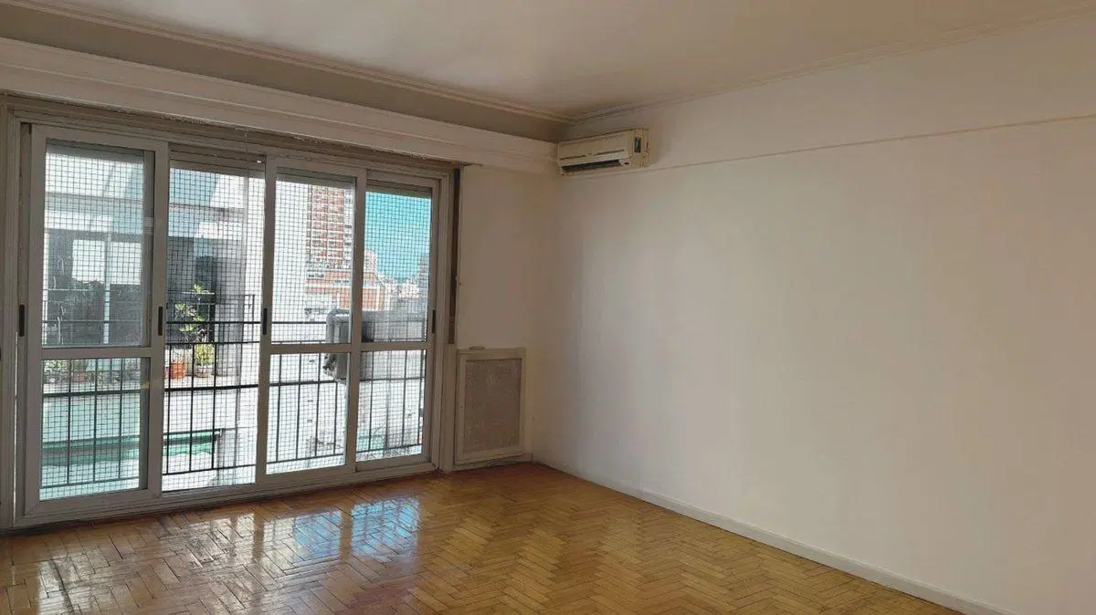 VENTA Semipiso 4 ambientes / ACEPTA PERMUTA Flores 4