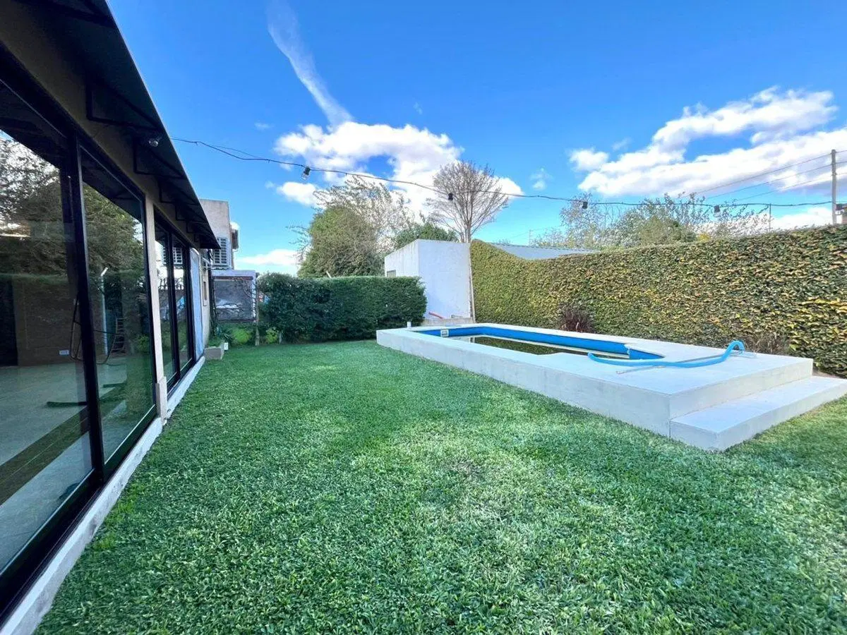 VENTA CASA ESCOBAR DOS PLANTAS CON PILETA 3