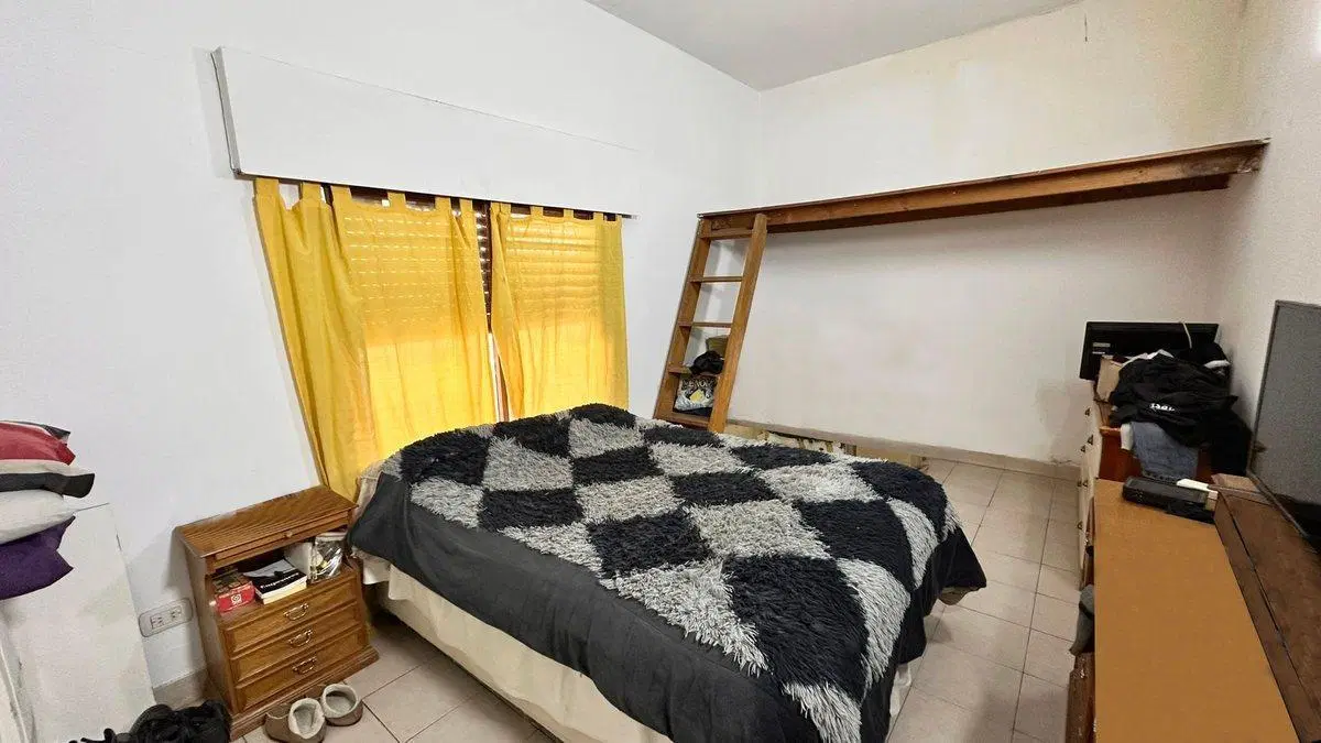 VENTA CASA CON GALPON SOBRE LOTE PROPIO -CASTELAR 5
