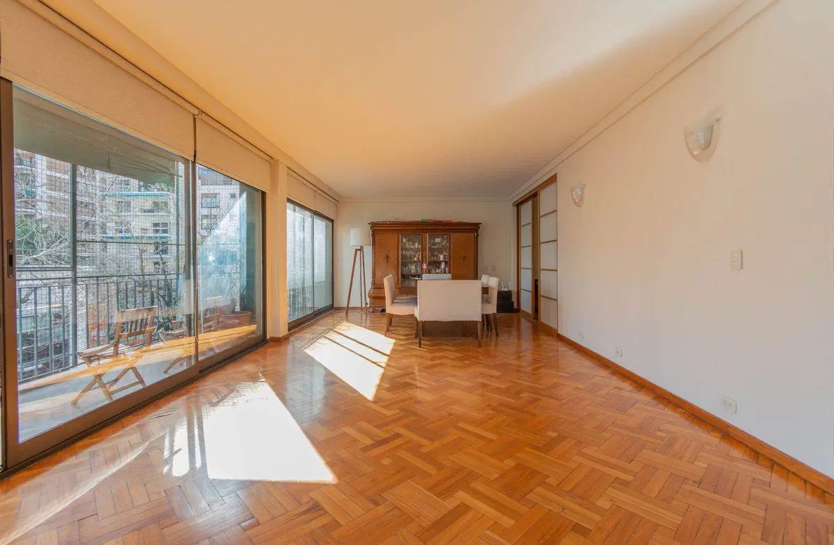 Venta Semipiso 4 Amb al frente c/Cochera. Belgrano 5