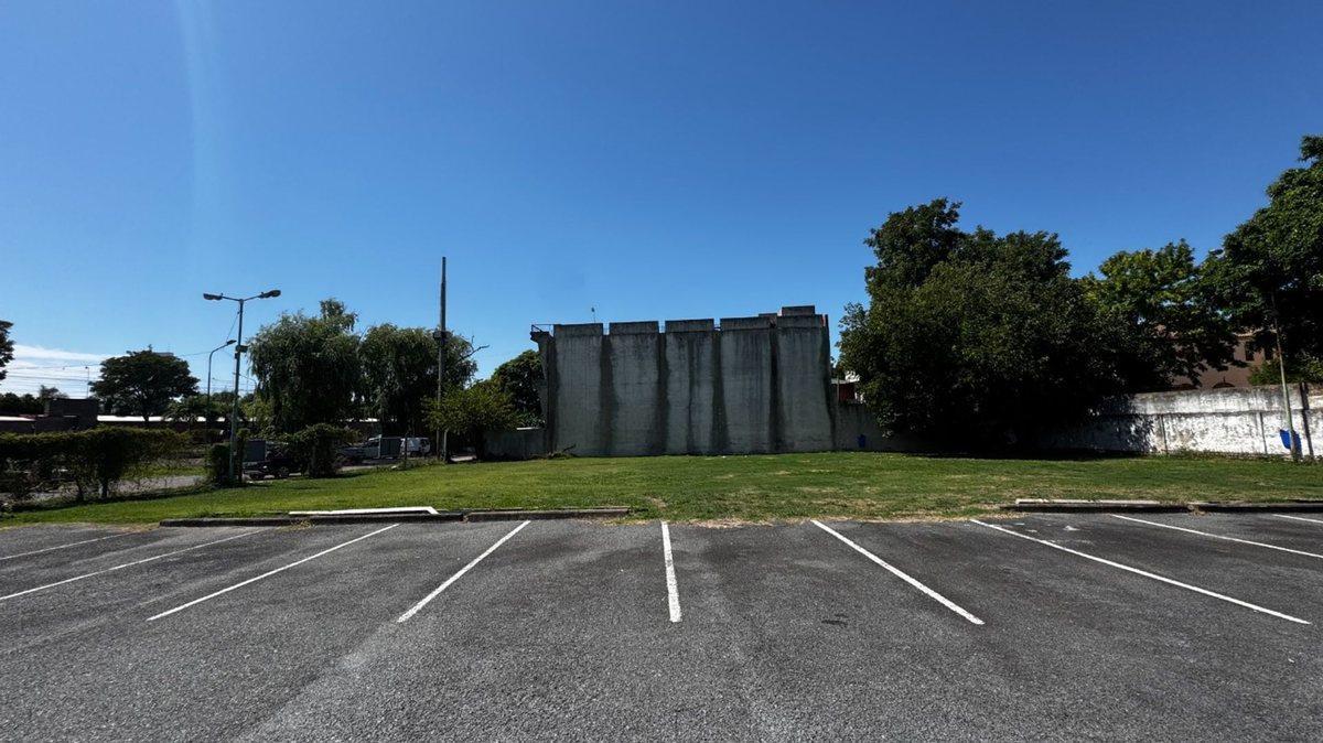VENTA DE TRIPLE FRENTE EN TIGRE - PUERTO DE FRUTOS