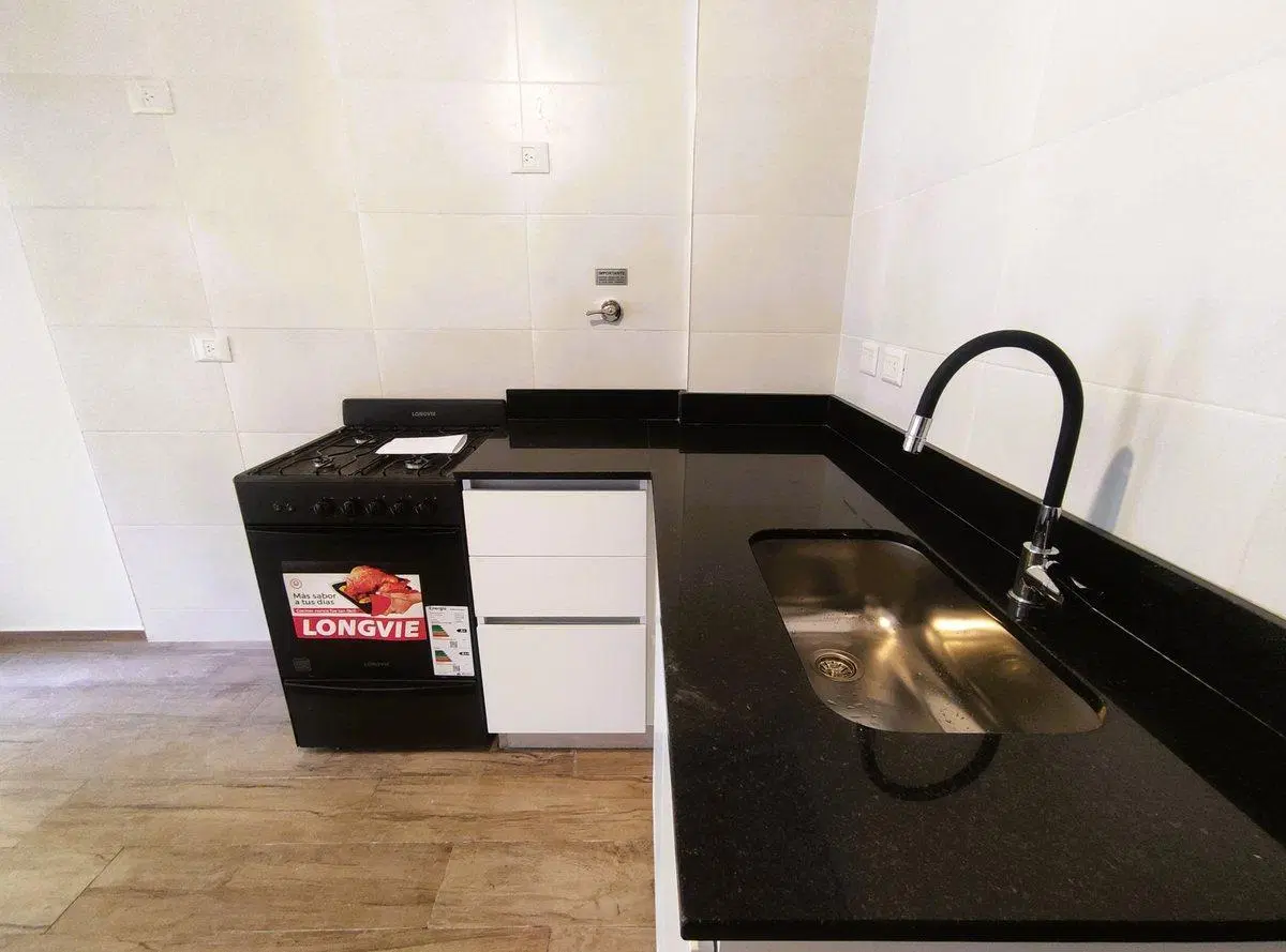 Venta monoambiente 2 balcones Nuñez 3
