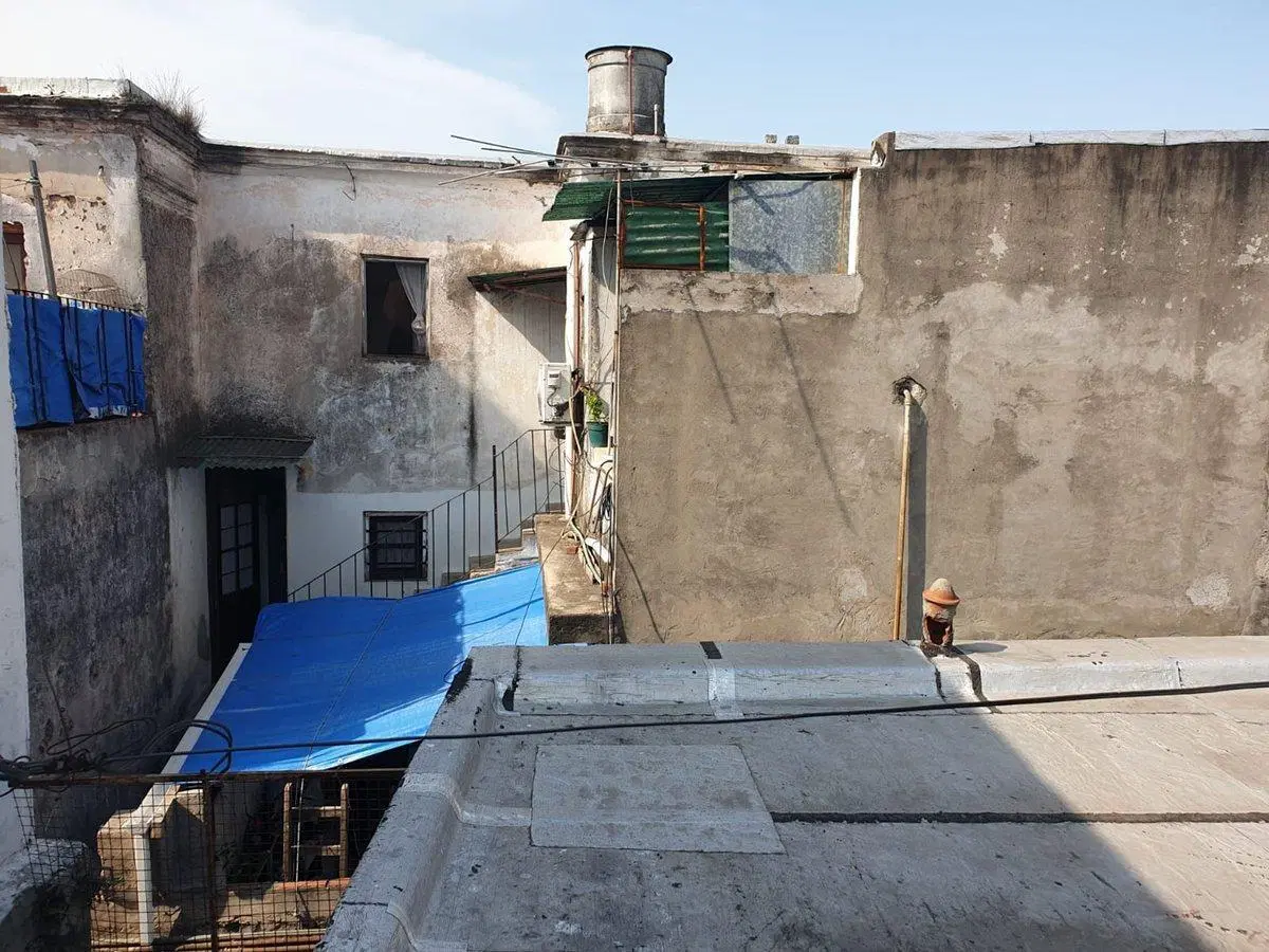 excelente terreno/  MAS casa a  RECICLAR BOEDO 2