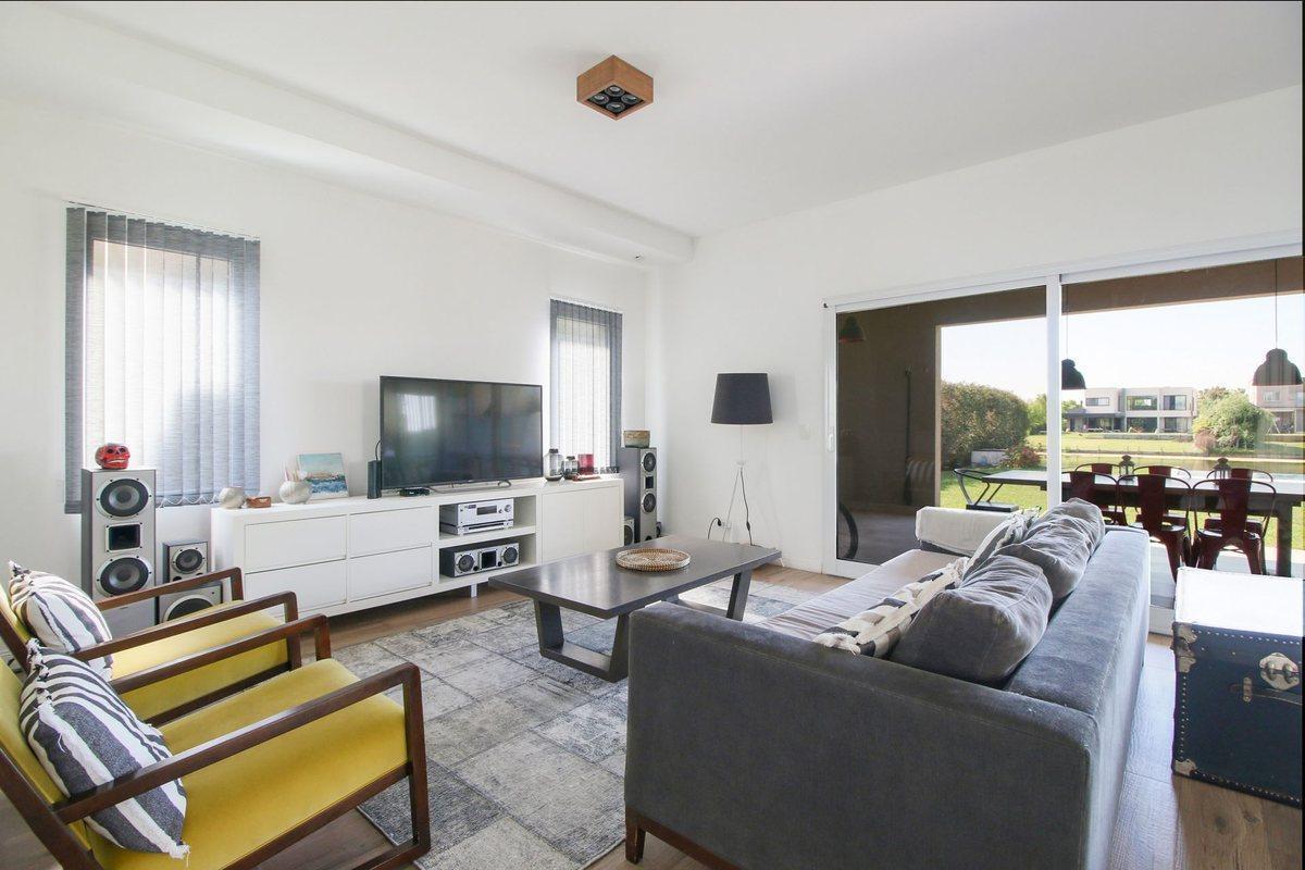VENTA CASA 6 AMB A LAGUNA EN BARRIO SAN FRANCISCO