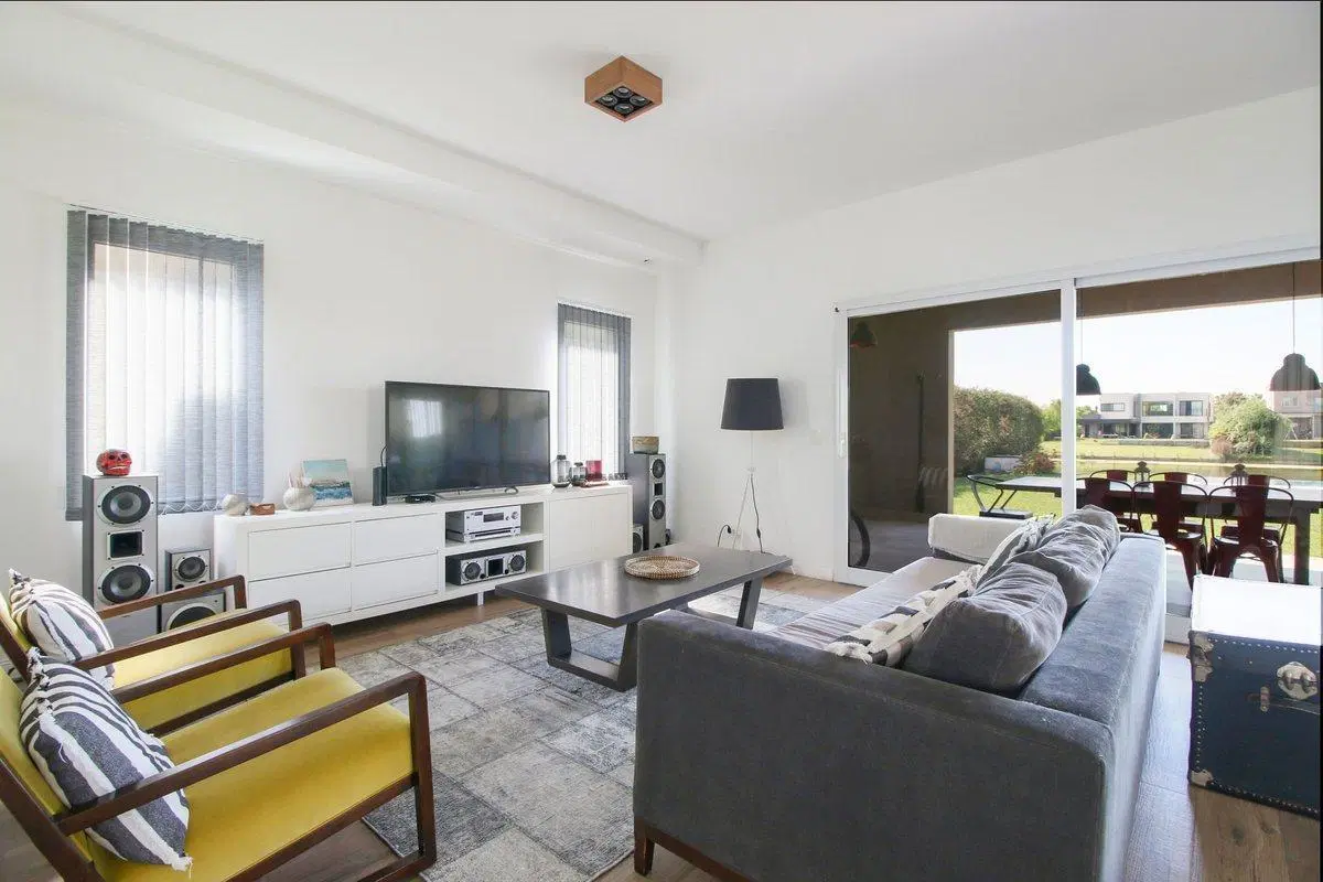 VENTA CASA 6 AMB A LAGUNA EN BARRIO SAN FRANCISCO 2
