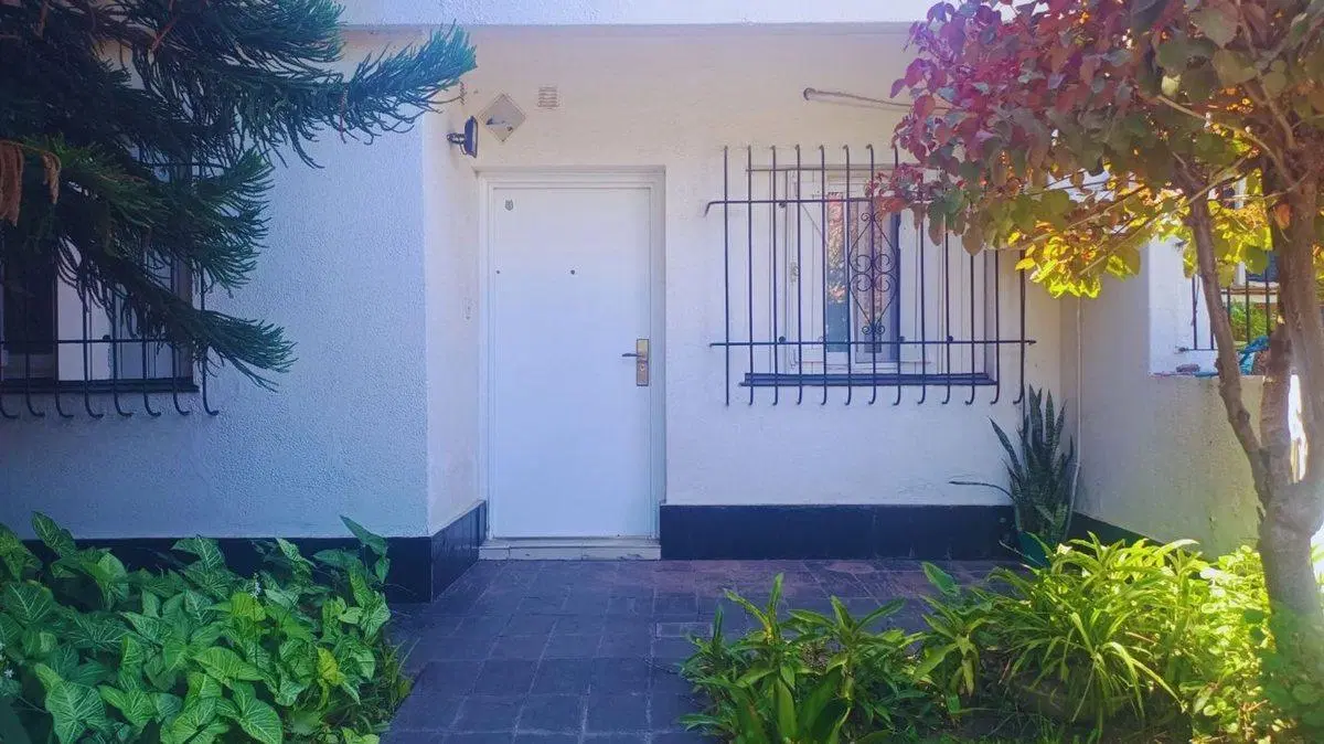 VENTA CASA 5 AMB CON PILETA, REMODELADA, C. EVITA 4