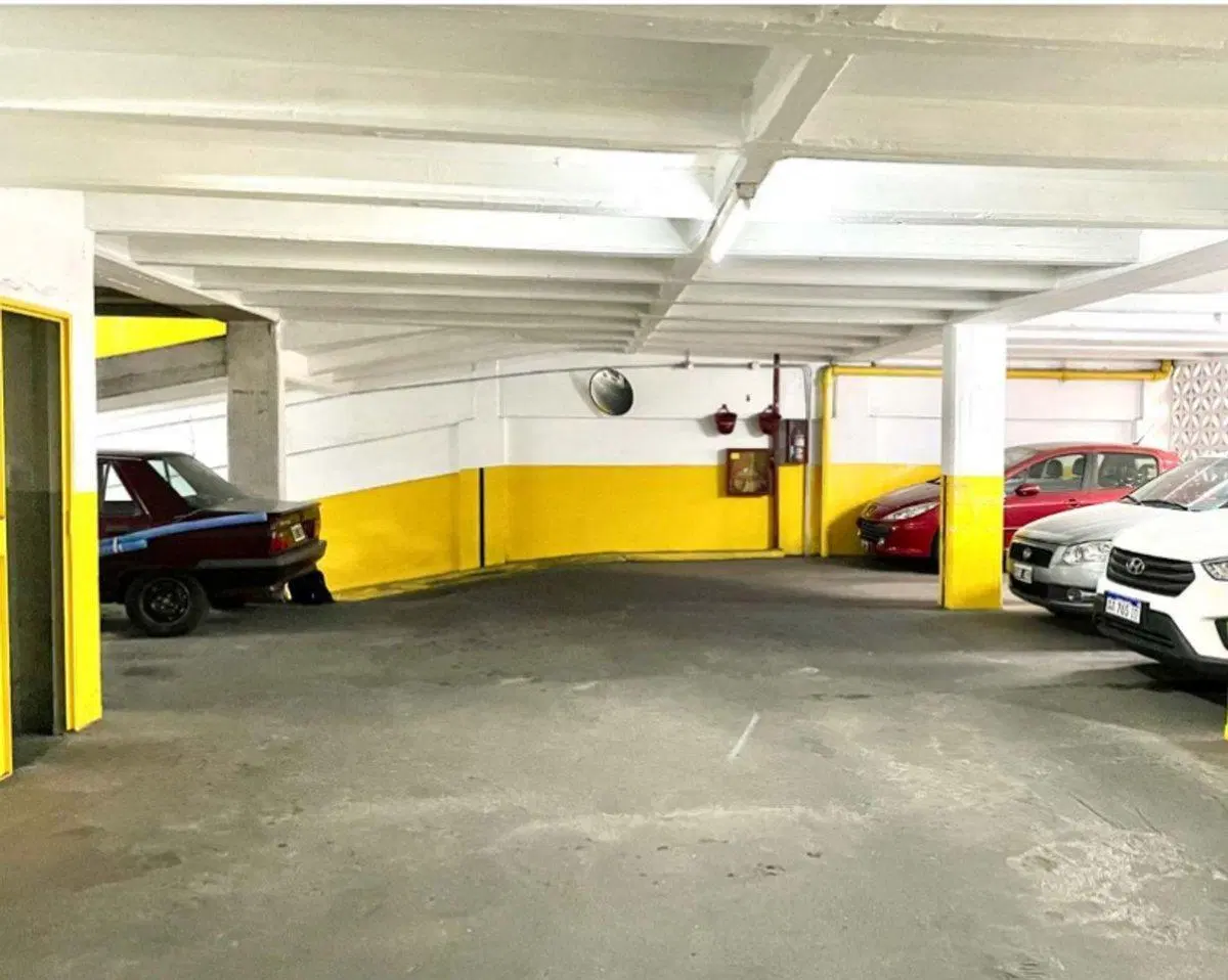 COCHERA FIJA EN VENTA COLEGIALES 2