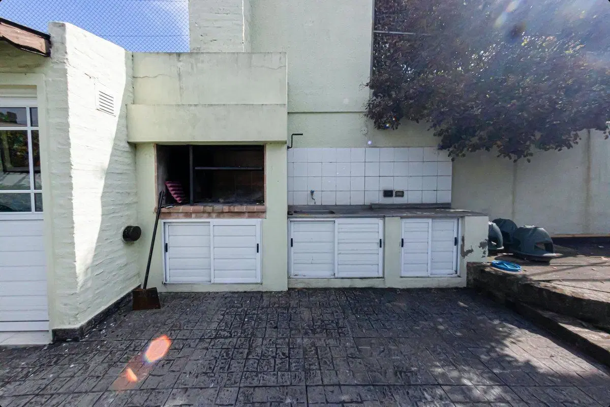 Casa en venta Saavedra parque -pileta - parrilla 2