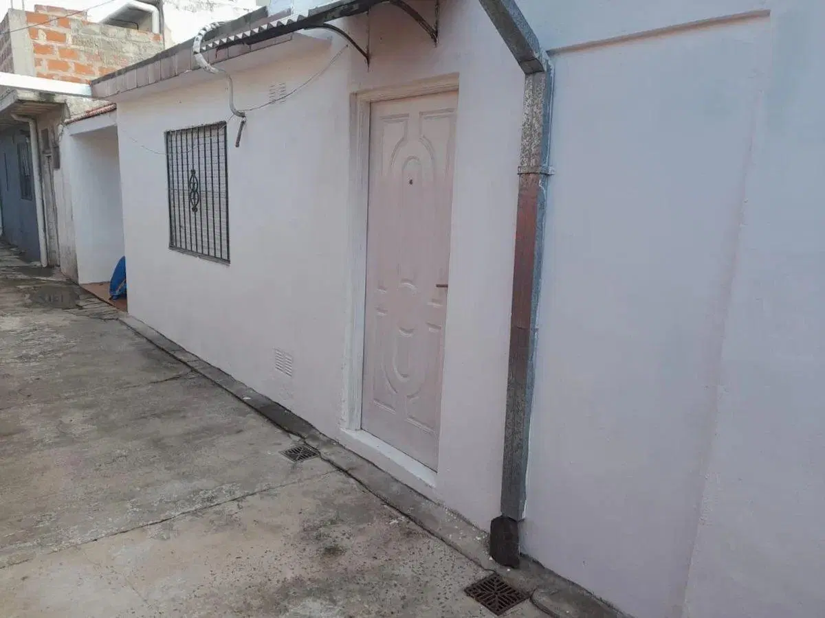 VENTA PH 3 AMBIENTES COCHERA Y PATIO LANUS 5