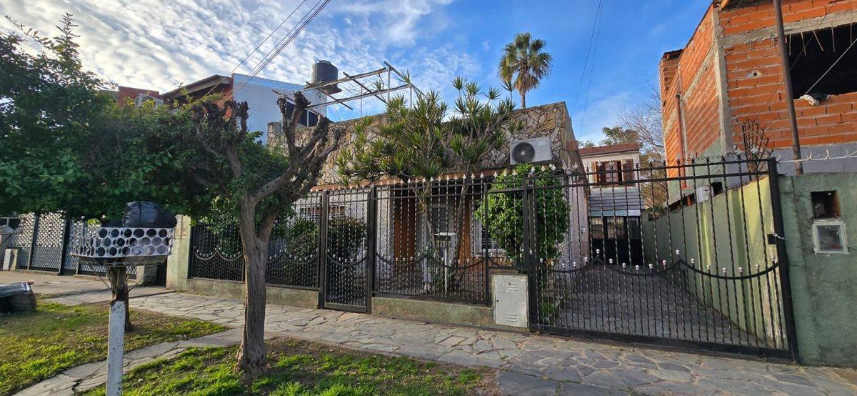 Casa 3 amb C/fondo,quincho,parrilla,cochera, y dpt