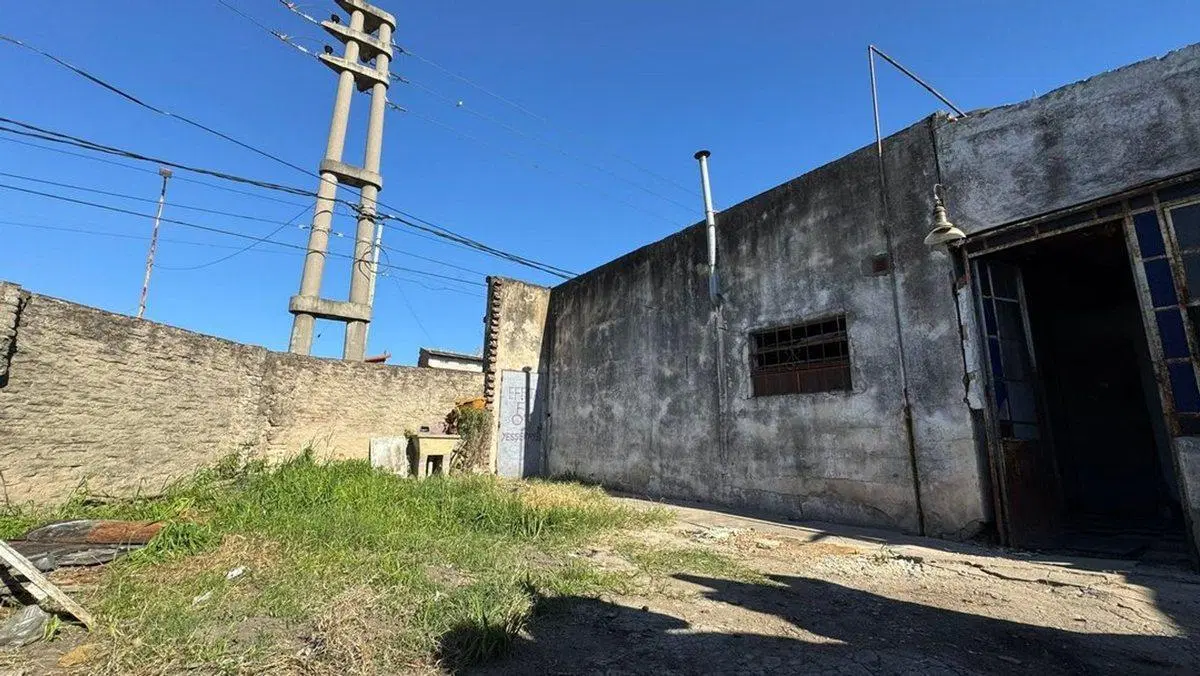 Lote en venta, con casa a reciclar  Castelar Morón 4