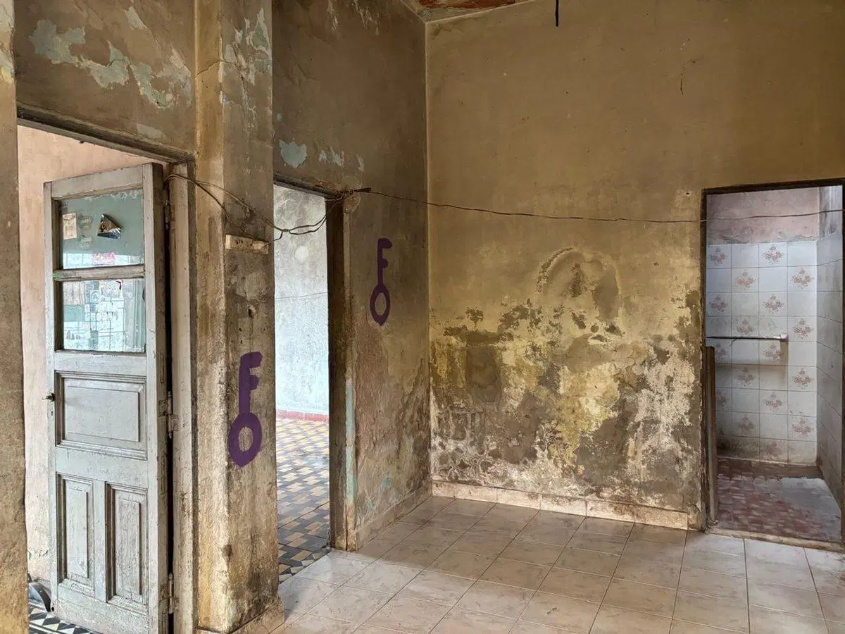 Lote en venta, con casa a reciclar  Castelar Morón 3