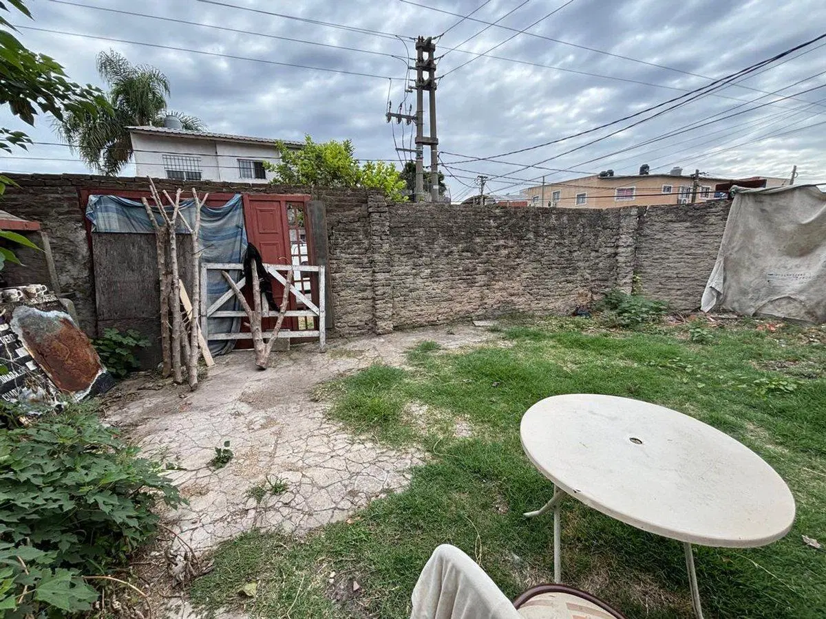 Lote en venta, con casa a reciclar  Castelar Morón 2