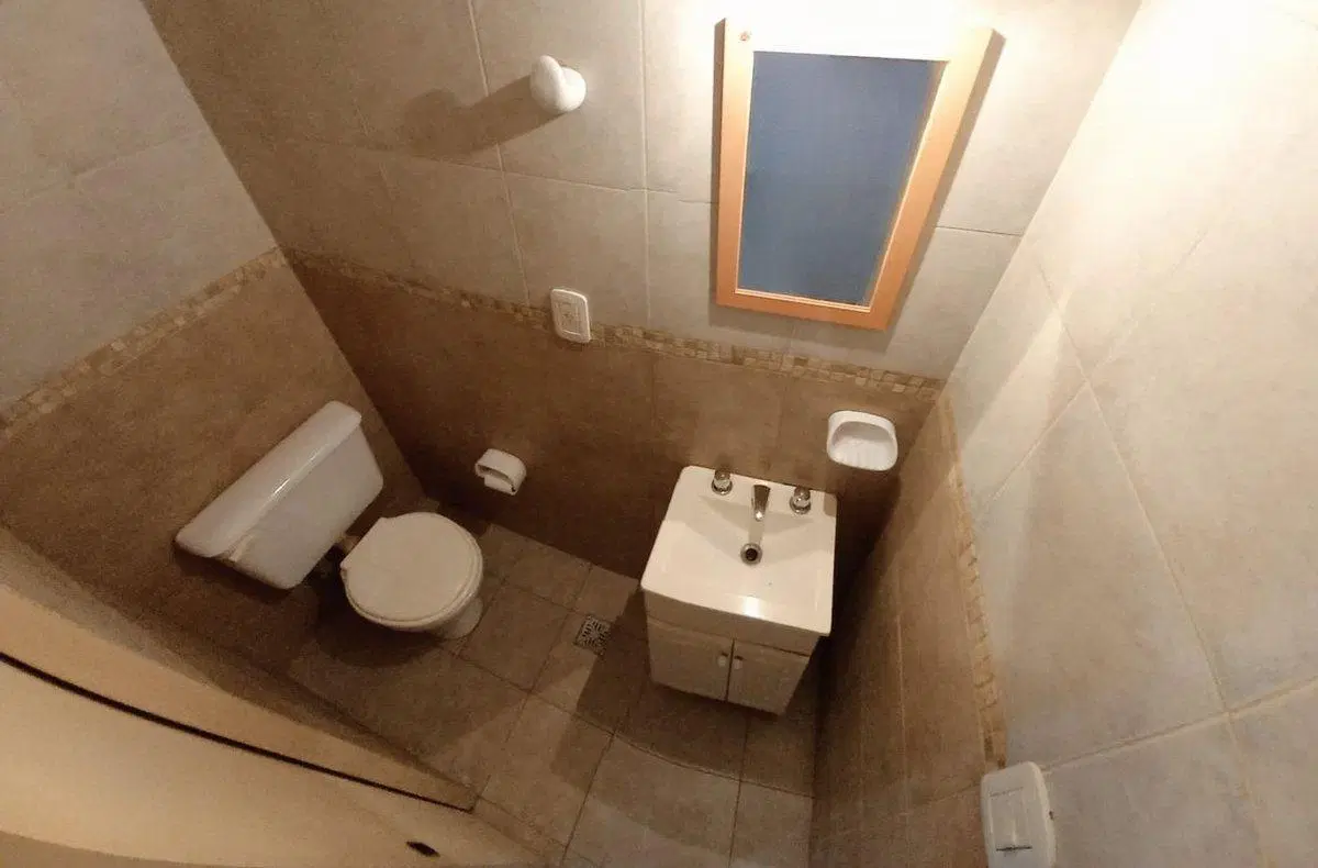VENTA MONOAMBIENTE CON TOILETTE Y PATIO, FLORES 3