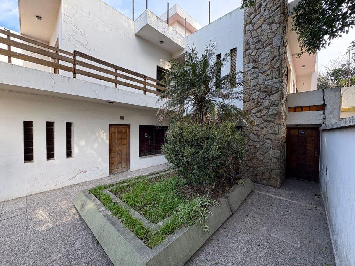 Casa  en venta con jardín  en San Justo