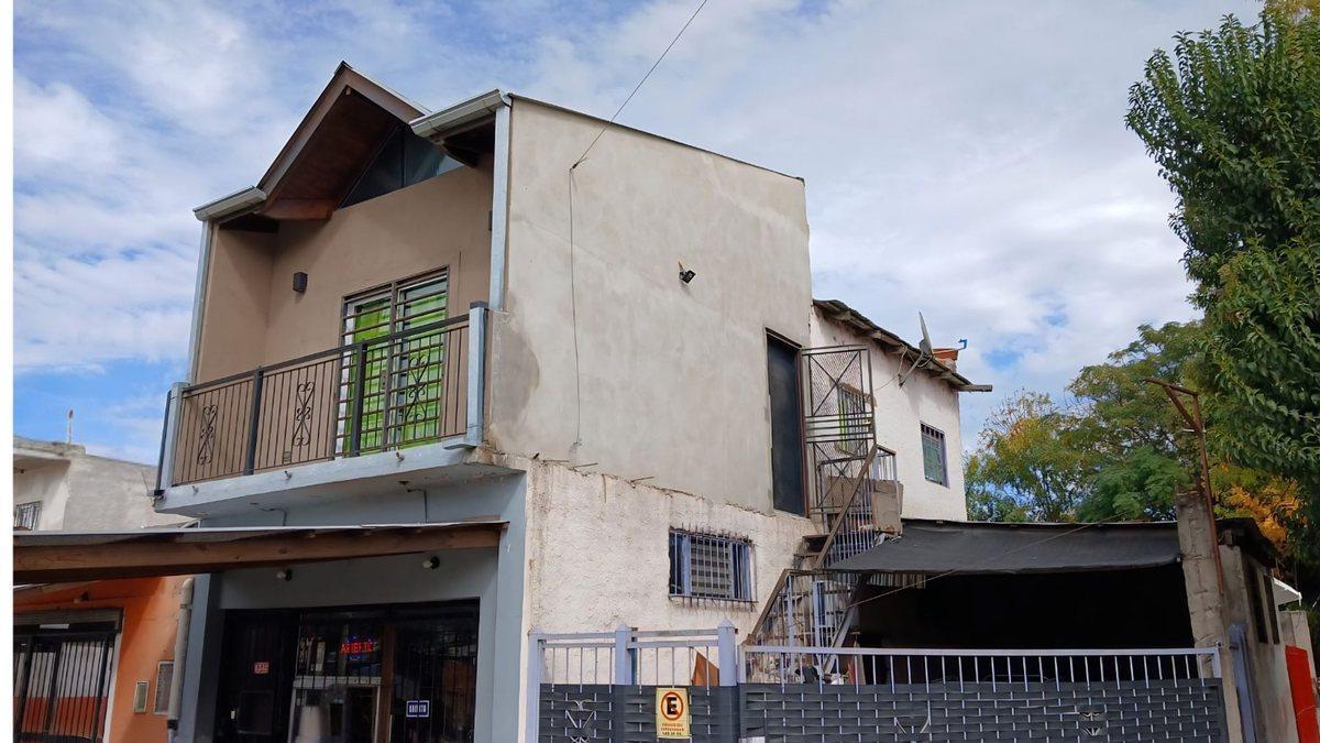 Casa - Local comercial + Estructura para 3 locales