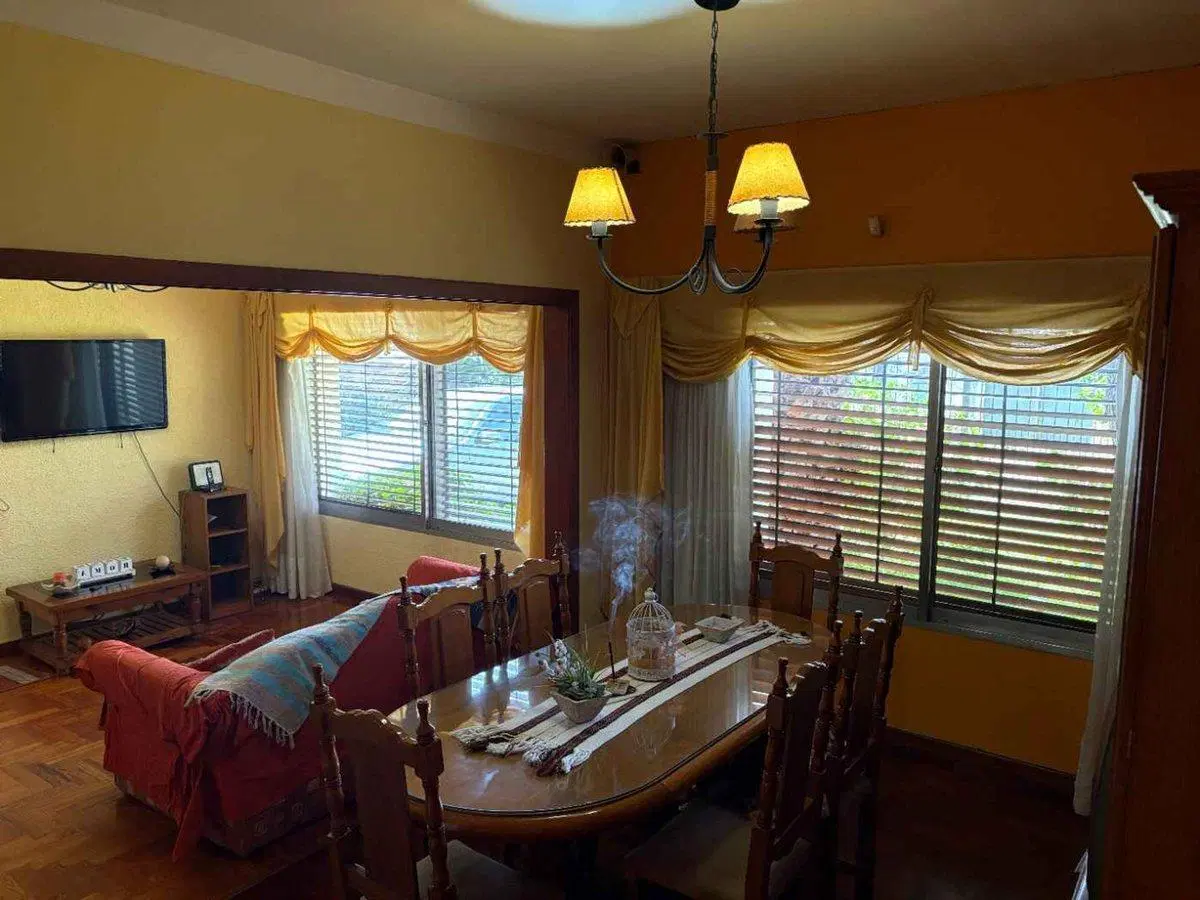 Casa en venta 5 amb./quincho y Garage JLSuarez 2