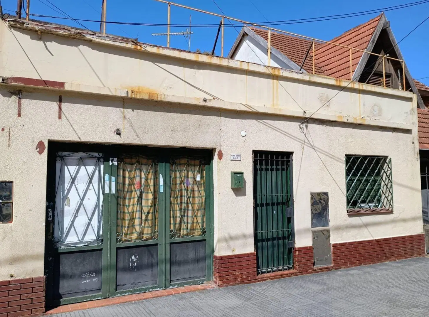 VENTA CASA 5AMB EN TURDERA C/COCHERA 2 PATIOS 2