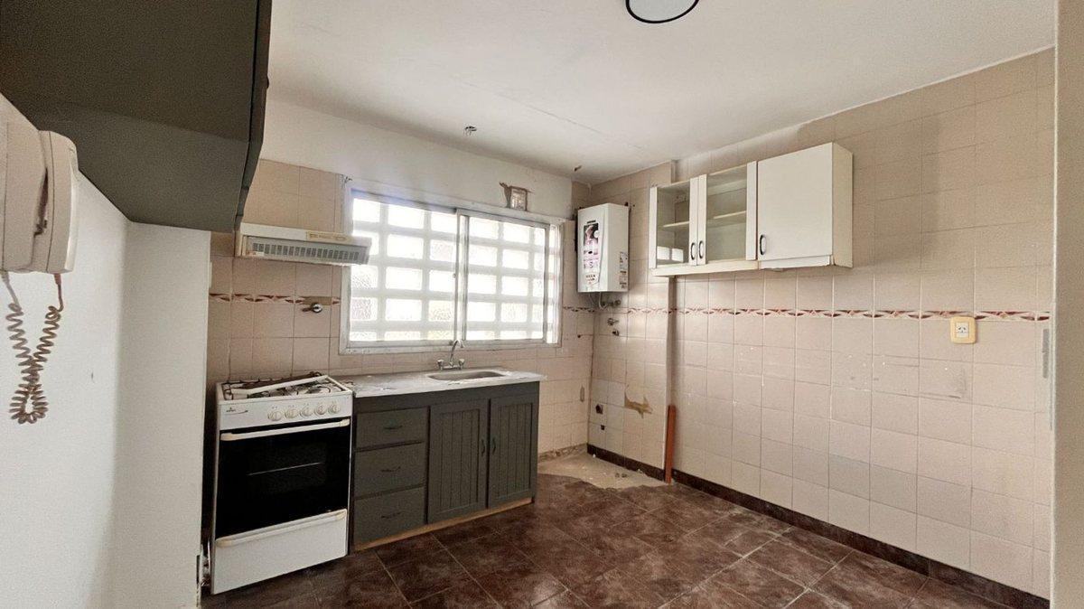 Foto de Dpto. 5 amb. 2 baños. Balcón. ASCENSOR! Beccar., imagen 2