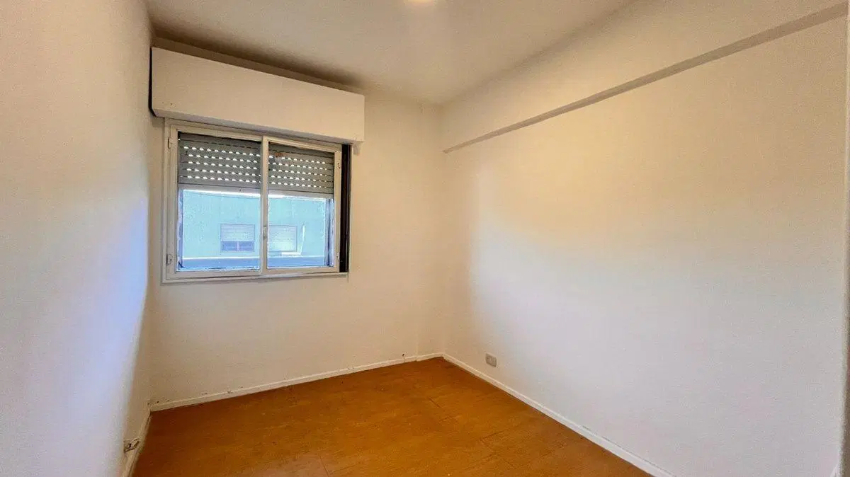 Dpto. 5 amb. 2 baños. Balcón. ASCENSOR! Beccar. 3