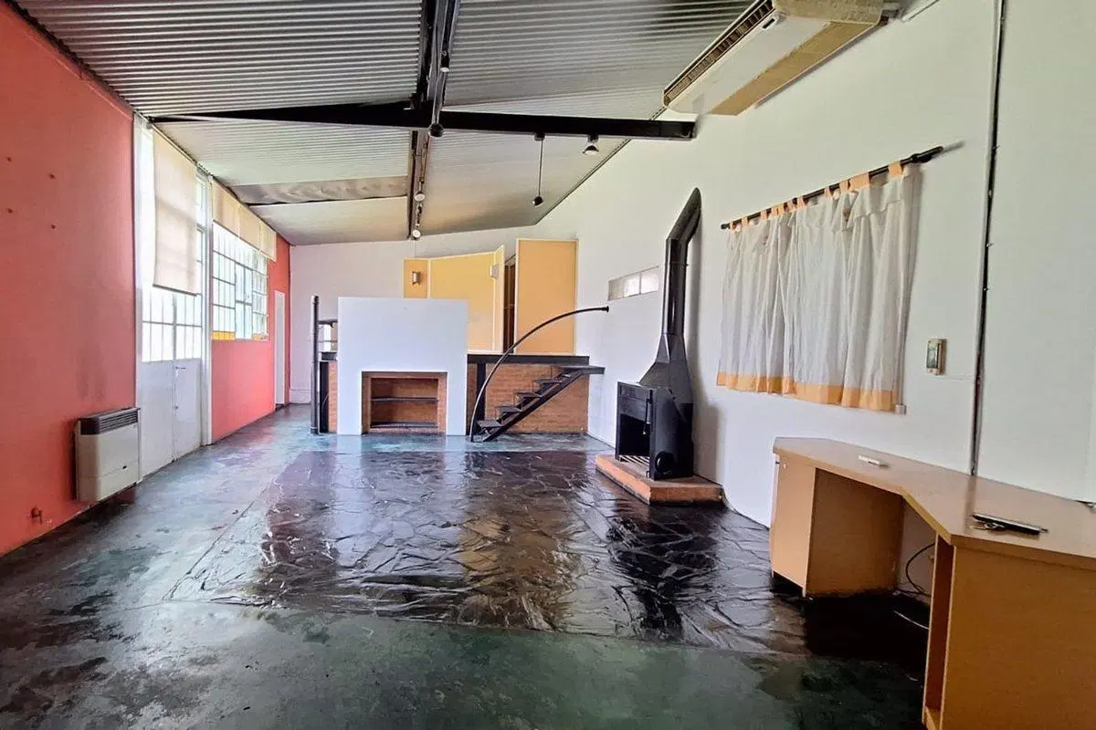 VENTA casa tipo LOFT con jardín en BERNAL esquina 2