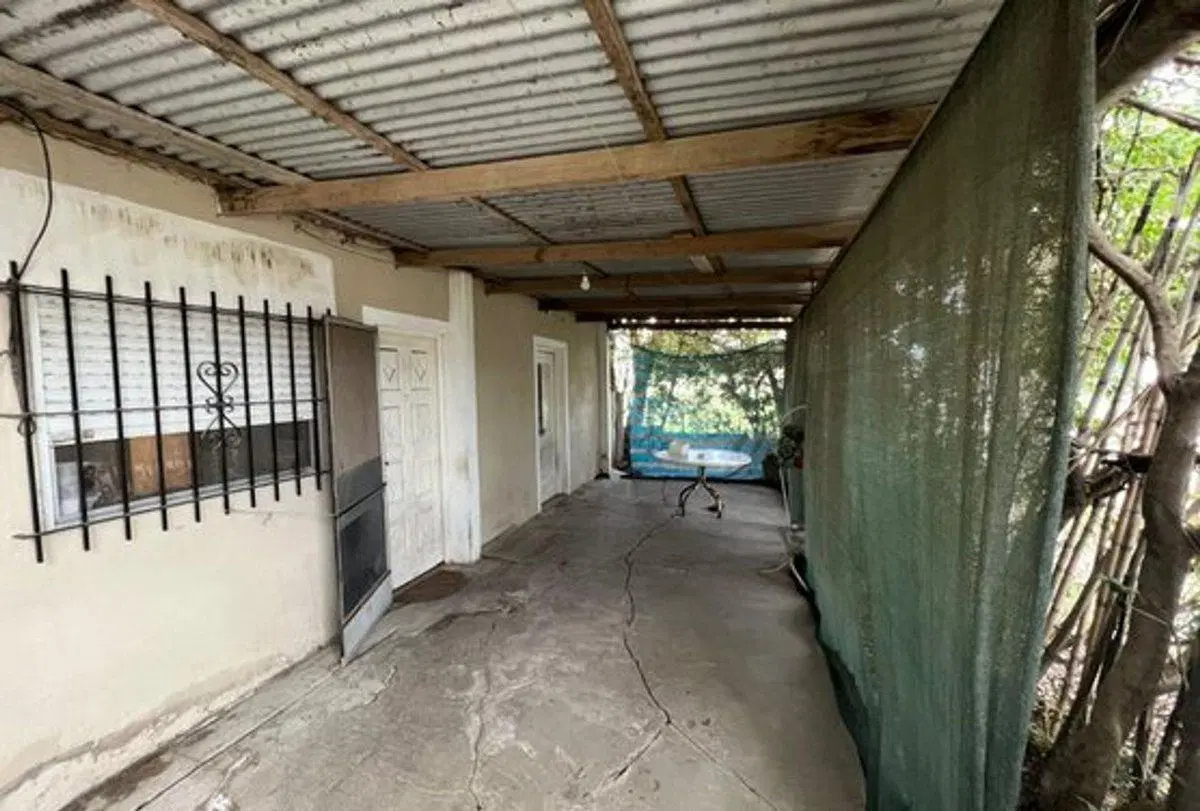 CASA EN VENTA EN ALEJANDRO KORN AMPLIO TERRENO 4