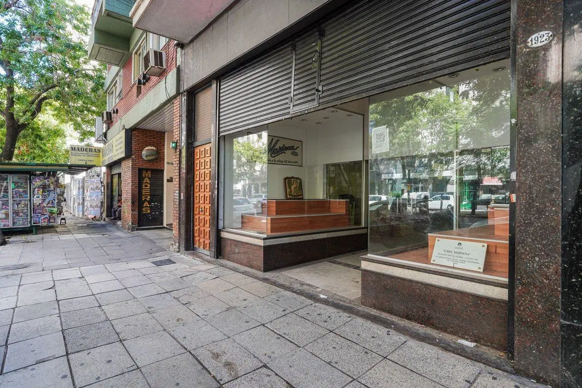 ALQUILER IMPORTANTE LOCAL COMERCIAL AV. RIVADAVIA 2