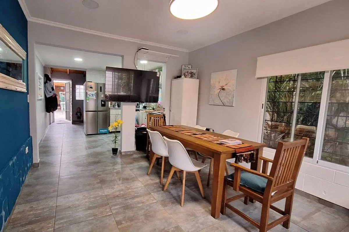 venta CASA 3 ambientes  quincho y patio - BERNAL 4