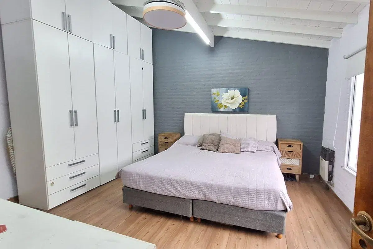 venta CASA 3 ambientes  quincho y patio - BERNAL 2