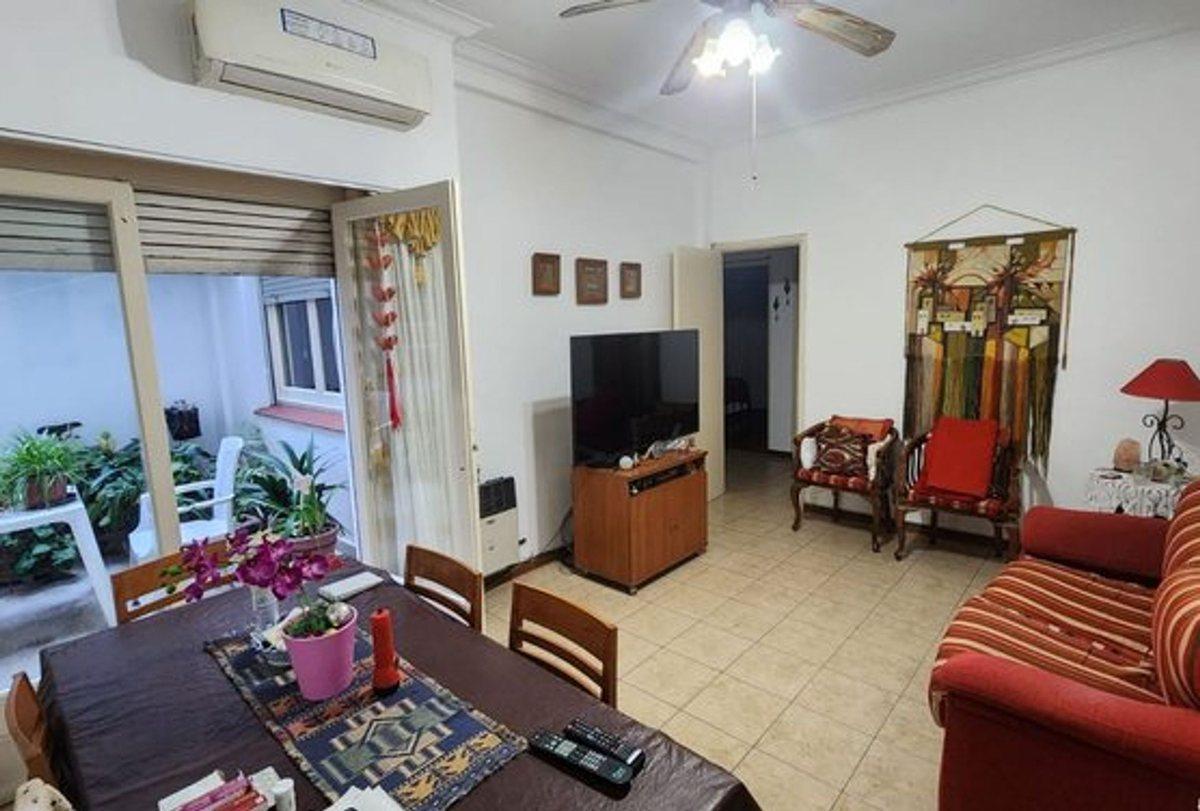 Foto de Venta Departamento 4 ambientes con Patio en Flores, imagen 2
