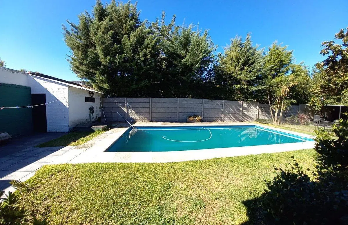 VENTA CASA 5 AMB CON PILETA,BARRIO LA CELIA,EZEIZA 2