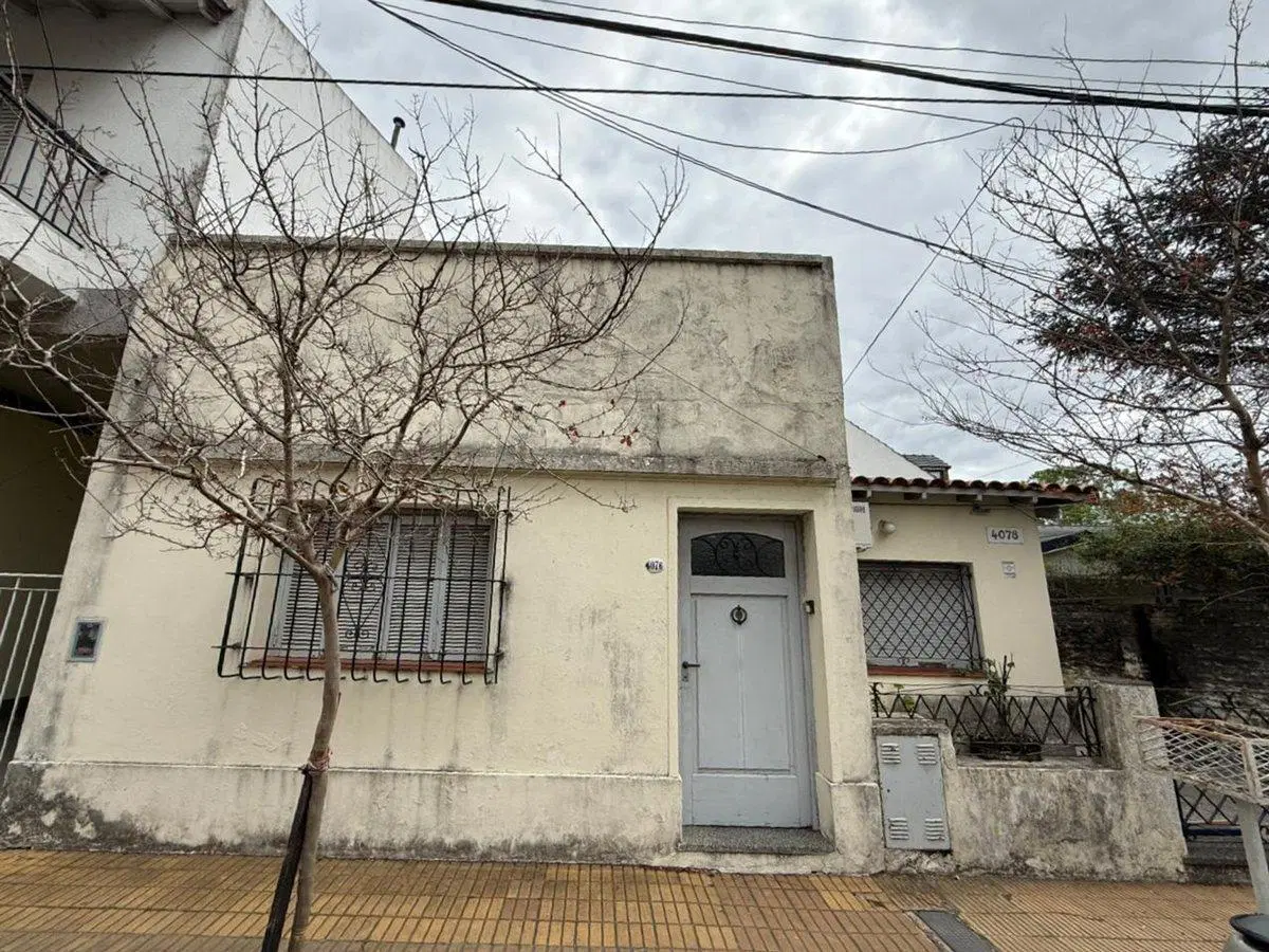 VENTA DE CASA 4 AMBIENTES EN LOTE PROPIO - OLIVOS 3