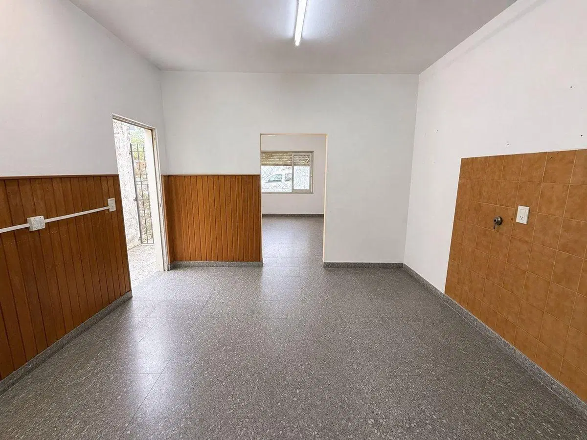VENTA DE CASA 4 AMBIENTES EN LOTE PROPIO - OLIVOS 8