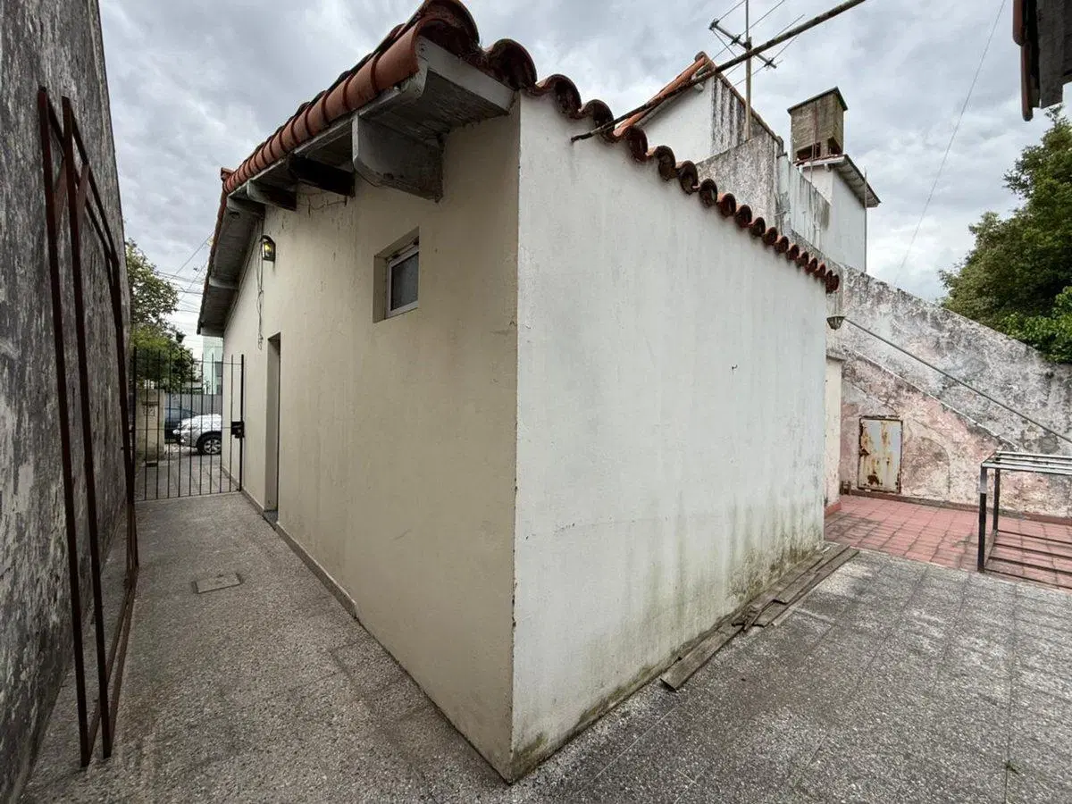VENTA DE CASA 4 AMBIENTES EN LOTE PROPIO - OLIVOS 4