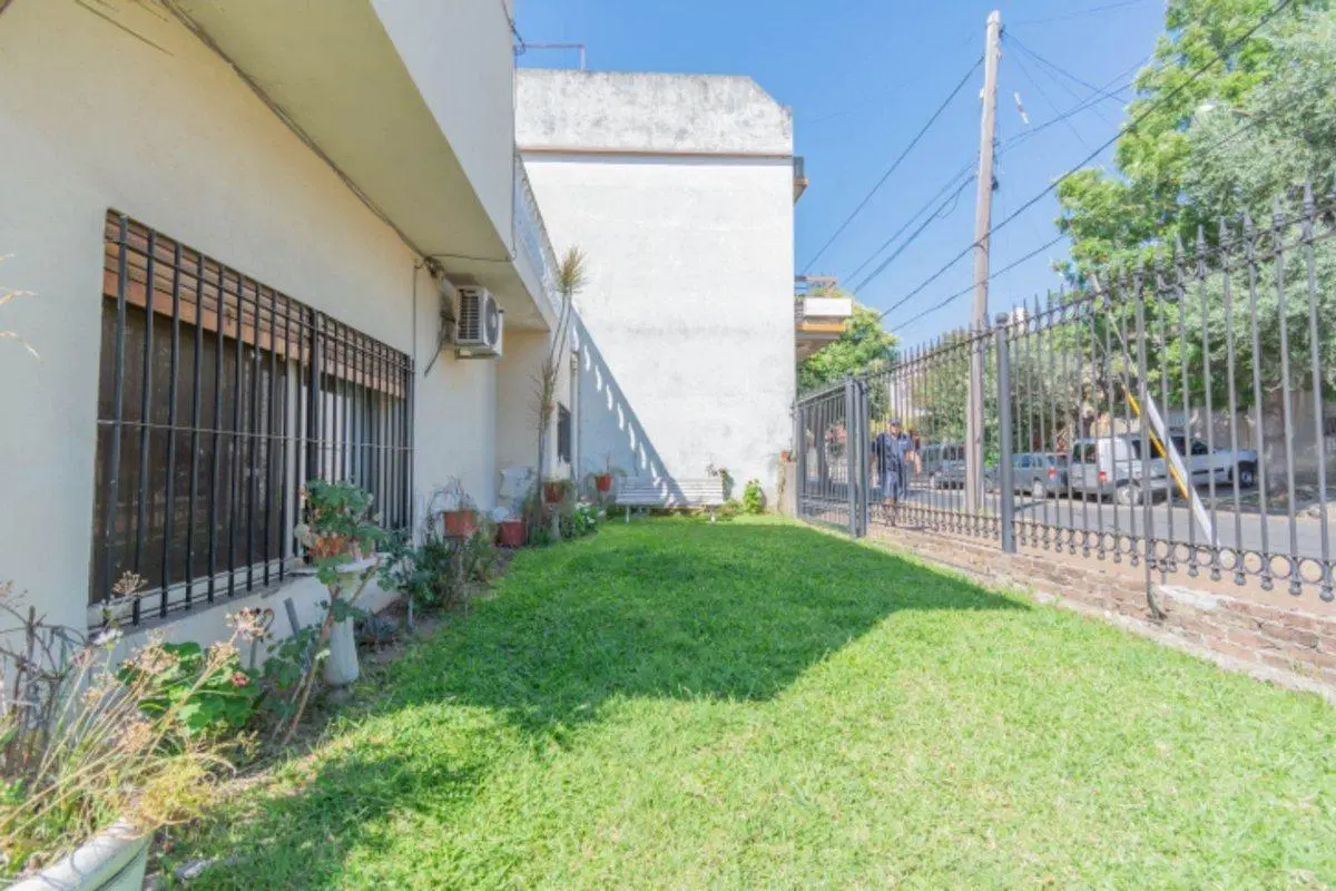 VENTA CASA 4 AMB C/JARDIN + PH 2 AMB VILLA BOSCH 5