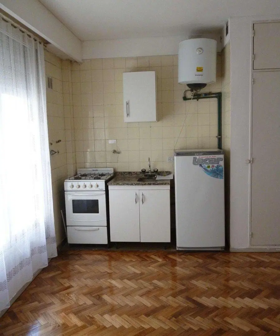 Monoambiente . Cocina kitchenette. Baño Completo . 3