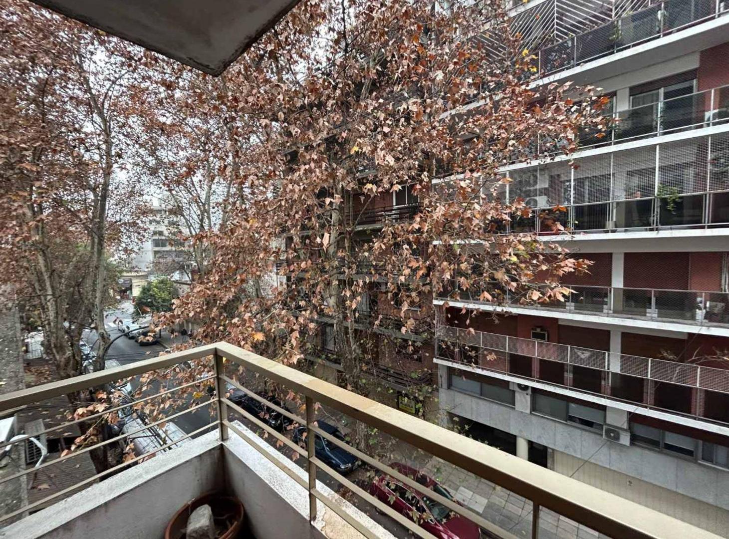 VENDE DEPARTAMENTO 3 AMB Y DEP Y BALCON EN FLORES
