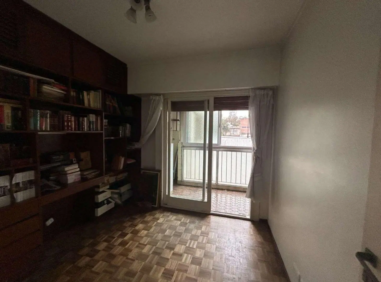 VENDE DEPARTAMENTO 3 AMB Y DEP Y BALCON EN FLORES 5